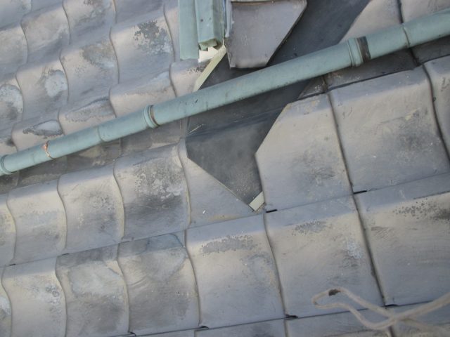 小野市で交換されたガルバリウム鋼板製谷板金